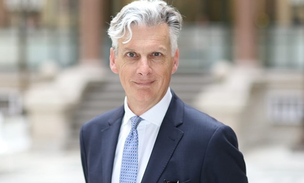 السفير البريطاني يؤكد أن مصر ستصبح مركزًا للطاقة في منطقة الشرق الأوسط وشمال أفريقيا