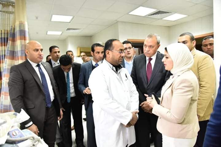 وزيرة الصحة تتفقد عددا من المنشآت الطبية في محافظة قنا وتوجة بتحسين الخدمة