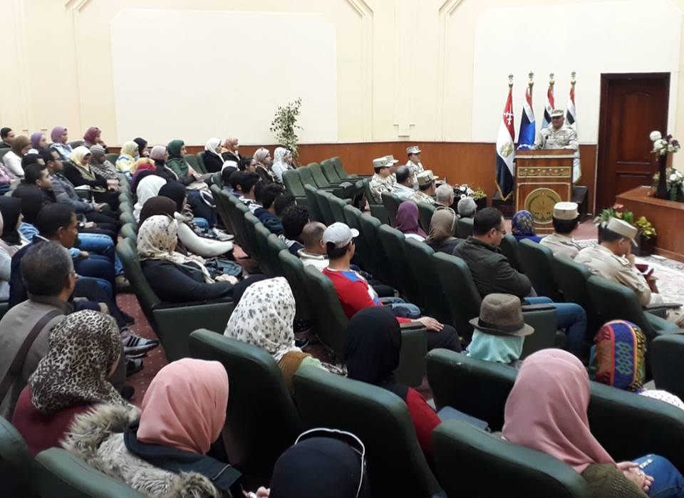 زيارة لطلبة جامعة عين شمس لقيادة الجيش الثالث الميدانى بالسويس