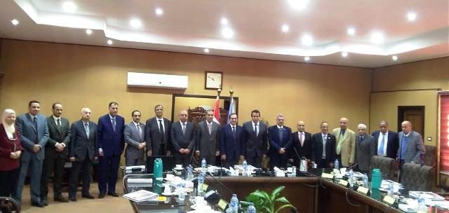 “عبد الغفار” و”الملا “ يؤكدان على تطوير الصناعات البترولية والبحث العلمي