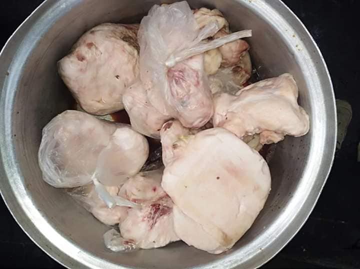 ضبط طن لحوم ودواجن فاسدة في أحد المطاعم الشهيرة شرق الإسكندرية