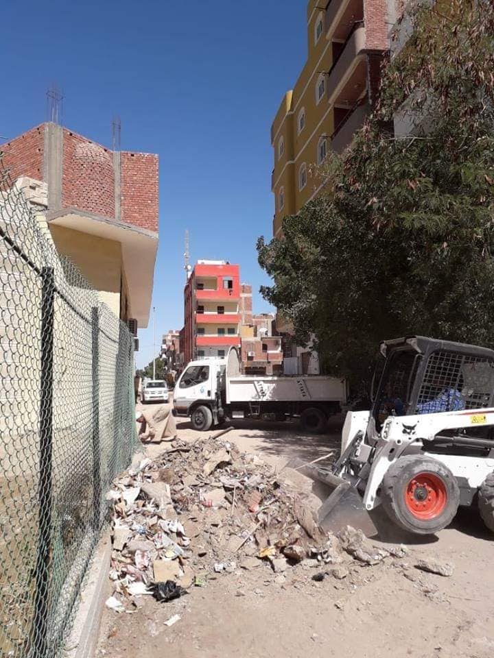 استمرار تنفيذ خطة تطوير منظومة النظافة الشاملة بسفاجا