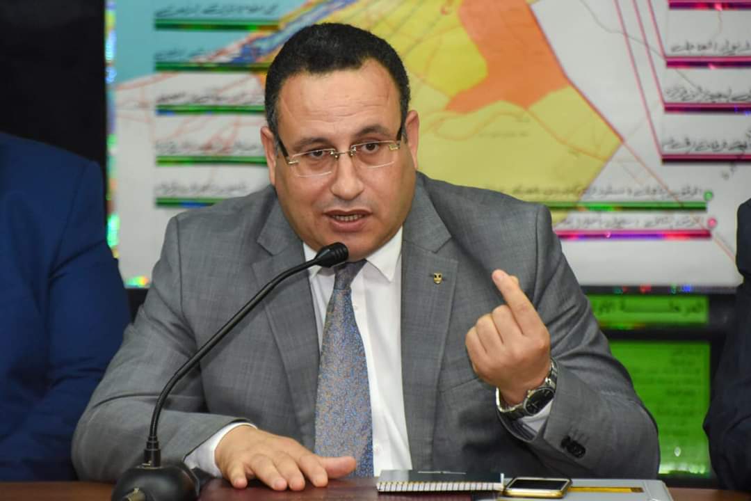 محافظ الإسكندرية يقرر صرف خمسة آلاف جنية لأهالي المتوفين الثلاث في إنهيار عقار كرموز