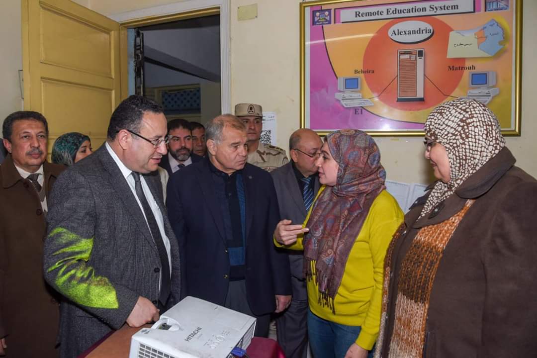 محافظ الإسكندرية يتابع أعمال برنامج التدريب عن بعد لمعلمي الإدارات التعليمية بالثغر