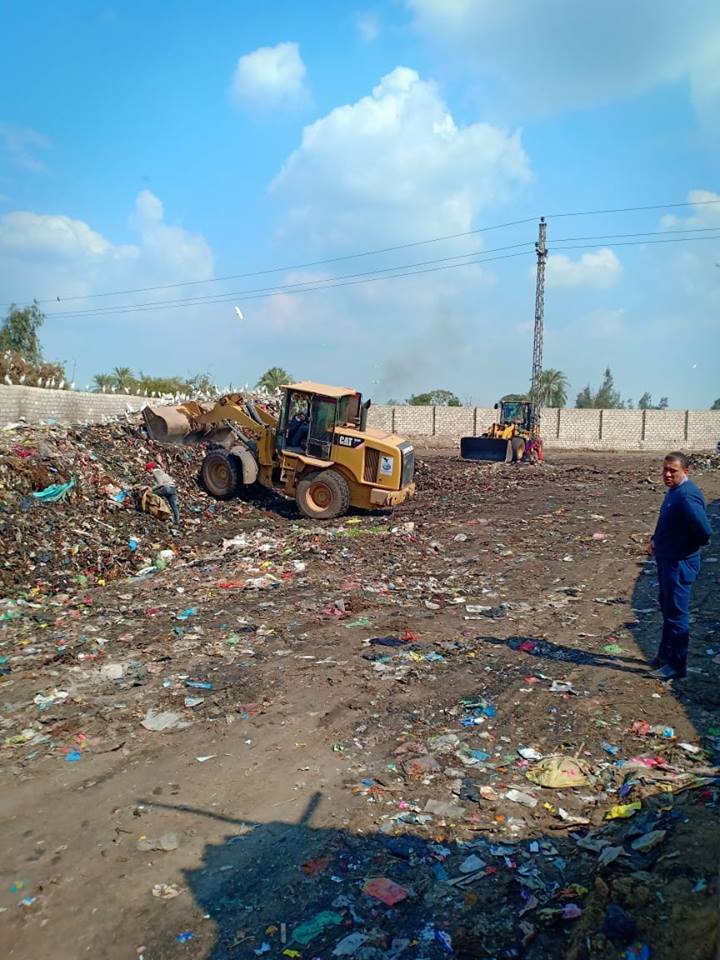 البيئة: رفع 800 طن مخلفات من النقطة الوسيطة بمدينة أبو كبير في الشرقية