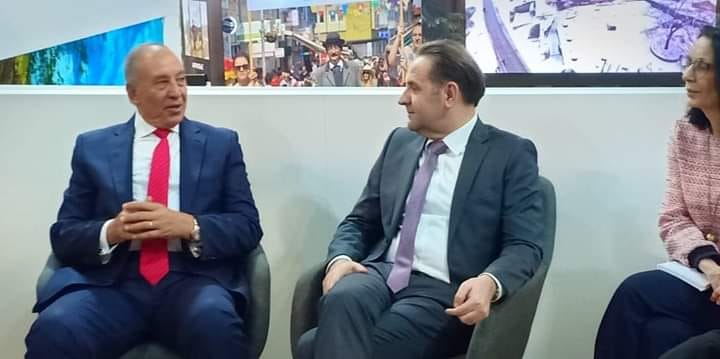 محافظ البحر الأحمر ووزير السياحة الصيربي يناقشان فتح خطوط طيران جديدة