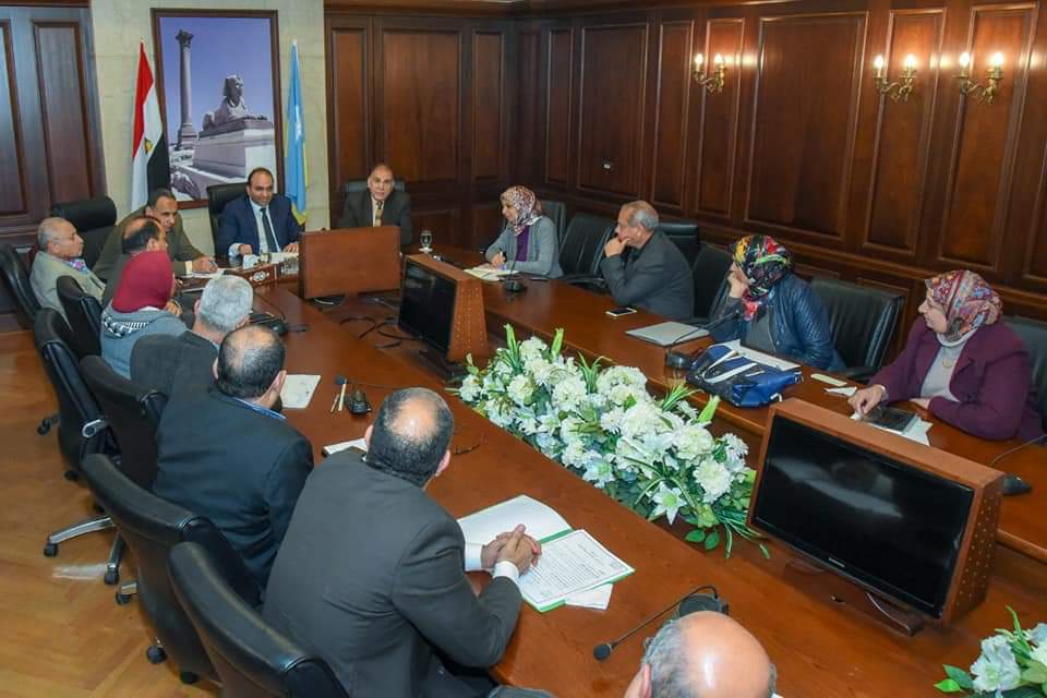 نائب محافظ الإسكندرية يشدد على التزام رؤساء الأحياء بمتابعة أعمال الرصف