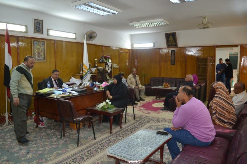 تعليم الوادي الجديد مستمرًا بفتح أبوابه للقاءات الجماهيرية الموسعة بأولياء الأمور