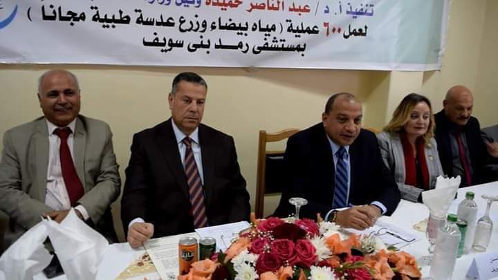 رئيس جامعة بنى سويف يجري أول عملية جراحية بمبادرة ”نور العيون”