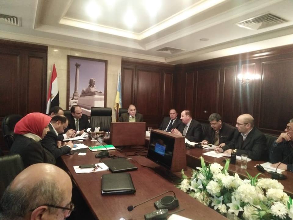 إستمرار استعدادات أحياء الإسكندرية في مواجهة تراكم مياه الأمطار بالنوات