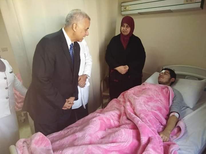 رئيس جامعة الإسكندريـة يزور مصابي حادث قطار ابوقير بمستشفي الطلبة