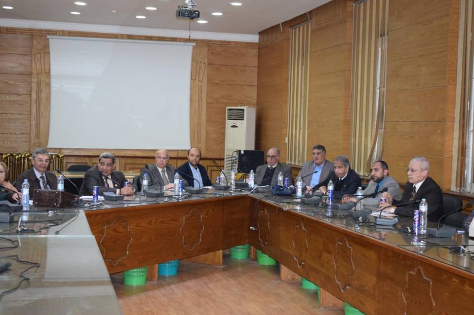 لجنة تطوير التعليم بجامعة بنها تجتمع برئاسة المغربى