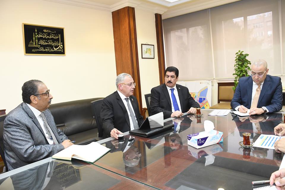 وزير الإسكان ومحافظ القليوبية يتابعان موقف تنفيذ مشروعات مياه الشرب والصرف الصحى