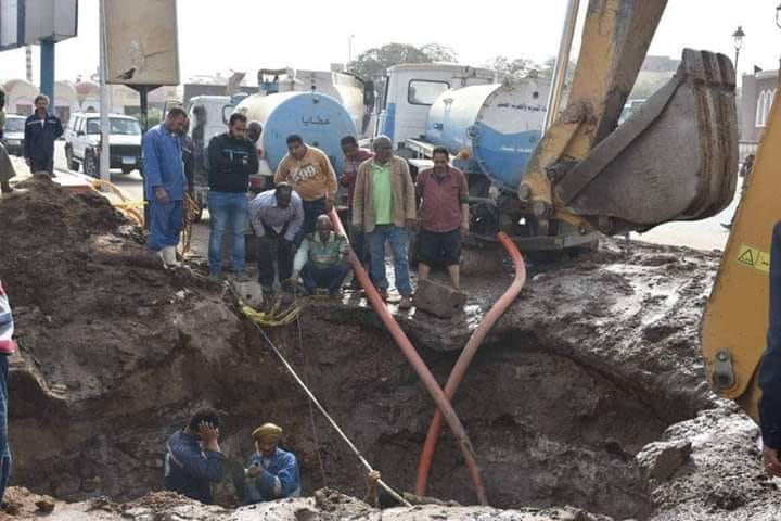 حمايه يطالب محافظ اسوان باعاده المياه