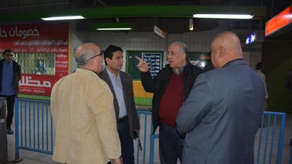 رئيس مترو الأنفاق يتفقد محطة مترو العتبة والصالة الرئيسية بالخط الثالث