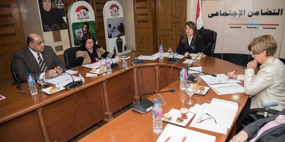 اجتماع مجلس إدارة جمعية الهلال الأحمر برئاسة غادة والي