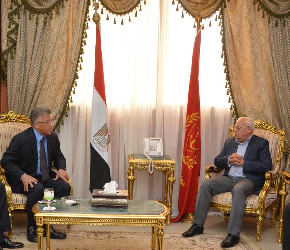 محافظ بورسعيد يبحث الترتيبات الجارية لمنظومة التامين الصحي الشامل