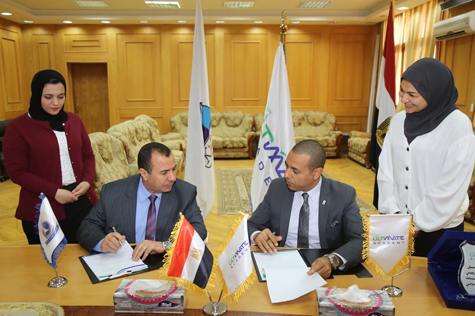 برتوكول تعاون مشترك بين تجارة كفر الشيخ مع Ultimate Academy لتدريب الطلاب