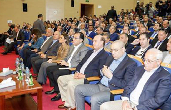 بحضور محافظ بورسعيد رئيس الوزراء يعقد اجتماعا مع المطورين الصناعيين والمستثمرين