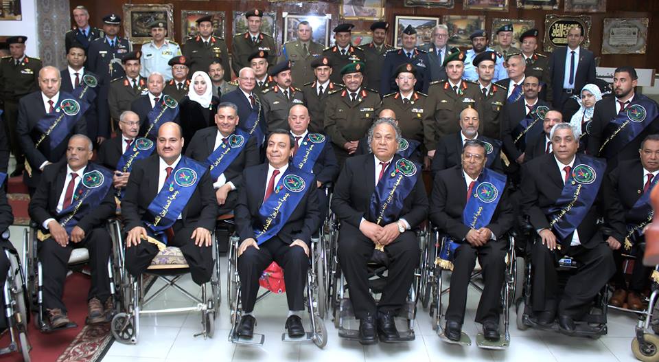 القوات المسلحة تنظم معرض فنى لإبداعات المحاربين القدماء بمناسبة يوم الشهيد