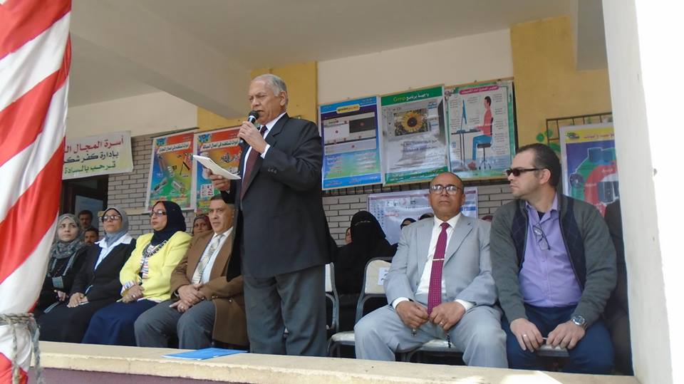 سرج والحسينى يفتتحان معرض الأنشطة الطلابية بتعليم كفر شكر