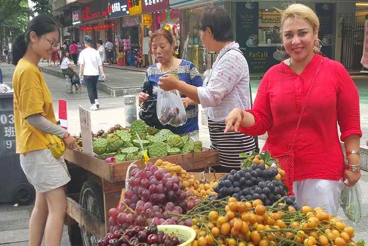 العرب يبحثون عن الطعام الميت الذي يصيب الجسم