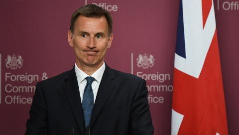 وزير خارجية بريطانيا يحذر البريطانيين الإيرانيين من السفر إلى إيران