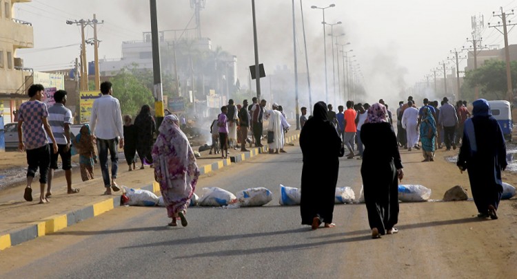 فرنسا تدعو لمحاسبة المسؤولين عن قمع المتظاهرين في السودان