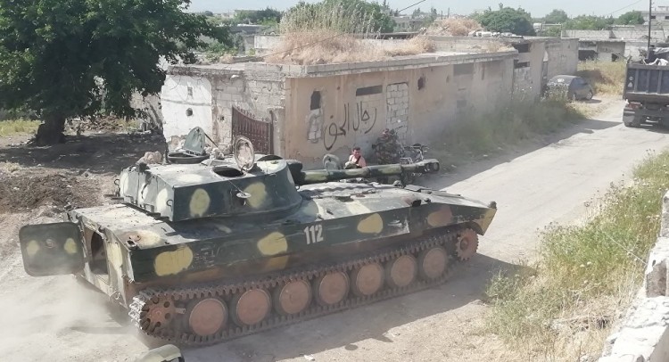 مسلحو النصرة يهاجمون الجيش السوري في ريف حماة بالغازات السامة