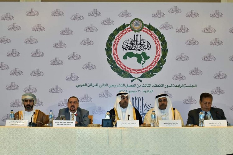 رئيس البرلمان العربي يدعو الدول إلى تغليب المصلحة الوطنية