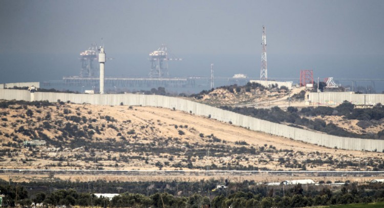 الجيش الإسرائيلي يقرر وقف دخول الوقود إلى قطاع غزة