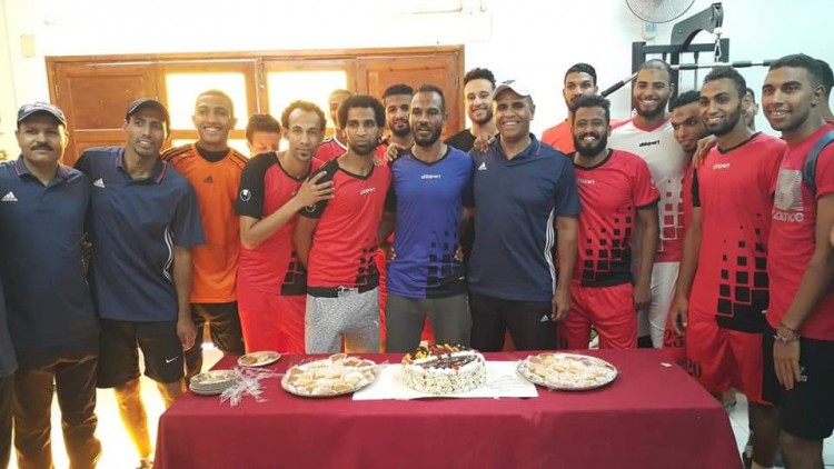 لاعبو كيما اسوان و الجهاز الفنى يحتفلون بعيد ميلاد محمد عبده "كفتة"