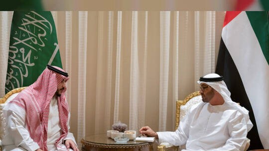 ولي عهد أبو ظبي يبحث الشؤون الدفاعية والعسكرية مع نائب وزير الدفاع السعودي