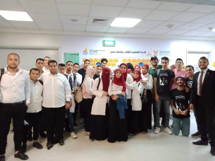 المئات من طلاب الجامعات يحتفلون بافتتاح جدارية البحث العلمي بمستشفى 57357