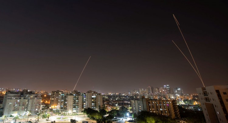 الجيش الإسرائيلي يشن غارات جوية على أهداف في قطاع غزة
