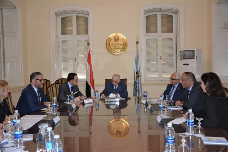 شوقي يلتقى بسفير فرنسا بالقاهرة لبحث أوجه التعاون المشترك في مجال التعليم
