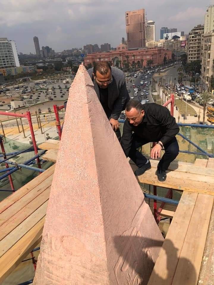 الأمين العام للمجلس الأعلي للآثار يتابع أعمال ترميم مسلة التحرير