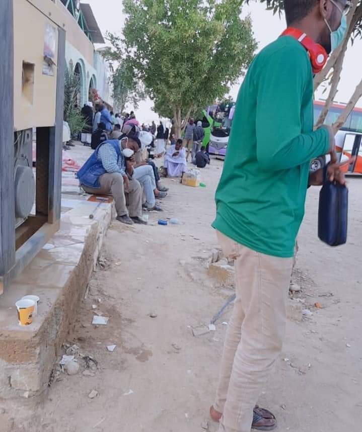 2000 سودانى عالقين بمعبر ارقين  مصر والسودان ايد واحدة تطالب البرهان انقاذهم