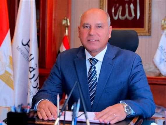 وزير النقل يتابع نقل ركاب قطارين قادمين من أسوان إلى القاهرة
