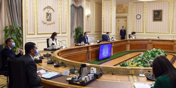 رئيس الوزراء يترأس اجتماع اللجنة الوزارية الاقتصادية عبر تقنية الفيديو كونفرانس