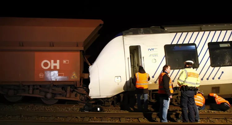 حادث تصادم بين قطارين في براغ يسفر عن عشرات الجرحى