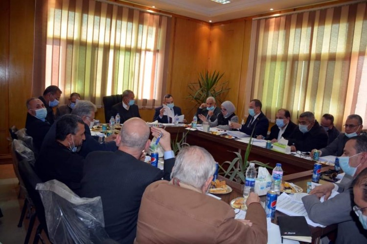 محافظ القليوبية يترأس اجتماع مجلس إدارة المناطق الصناعية بمدينة الخانكة
