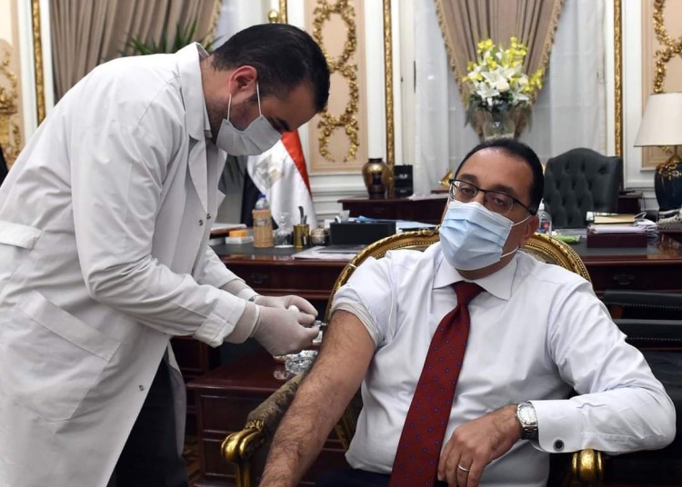 رئيس الوزراء يتلقى اللقاح المضاد لفيروس كورونا