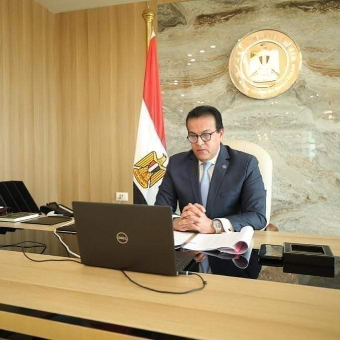 وزير التعليم العالي يوجه برفع درجة الاستعداد بالمستشفيات الجامعية خلال عيد الفطر المبارك