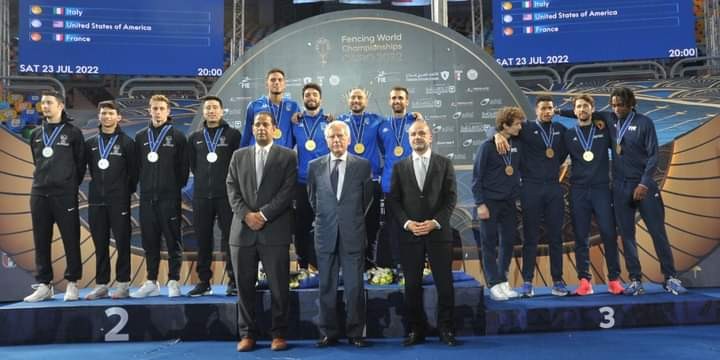 منتخب إيطاليا لسلاح الشيش رجال يحرز ذهبية الفرق ببطولة العالم للمبارزة