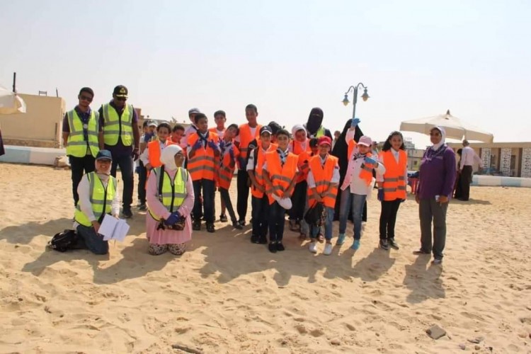 احتفالا باليوم العالمى لتنظيف الشواطئ :"مبادرة" لنظافة شواطىء شاليهات بورتوفيق بالسويس