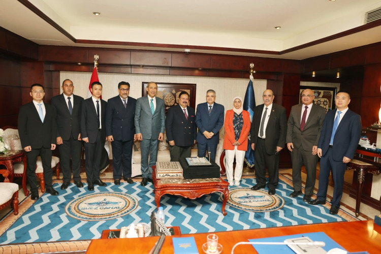الفريق أسامة ربيع يبحث سبل عقد شراكة ثلاثية للتعاون في مجال الأمن الغذائي ضمن المشروعات التنموية لقناة السويس