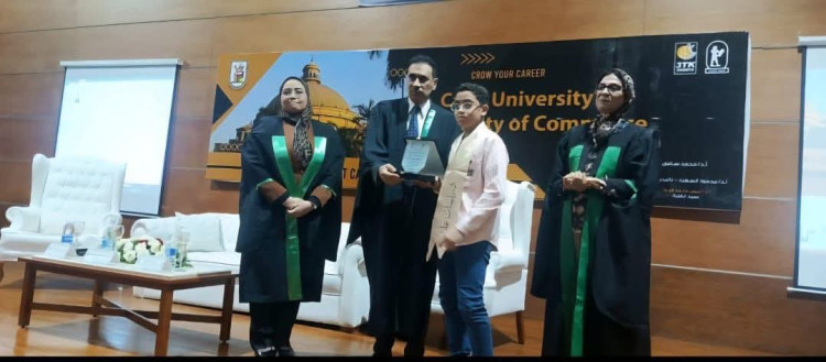 كلية التجارة بجامعة القاهرة تحتفل بتخريج دفعة بكالوريوس 2025م ودفعة الدراسات العليا بمقر الكلية بالشيخ زايد
