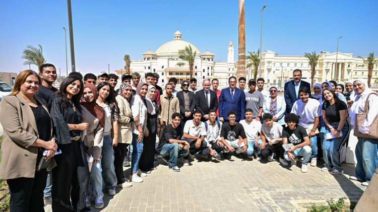رئيس جامعة القاهرة يواصل جولاته لمتابعة انتظام الدراسة بالجامعة الأهلية والفرع الدولي بمدينة 6 أكتوبر