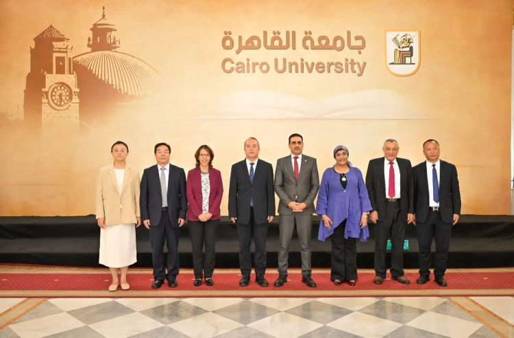 تعزيز علاقات التعاون فى المجالات البحثية والأكاديمية بين جامعتي القاهرة ونورث إيست الصينية